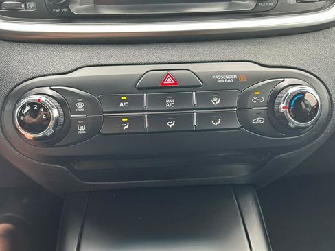 Used 2020 Kia Sorento AWD V6 image 14