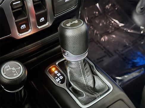 Used 2024 Jeep Wrangler Sport S image 16