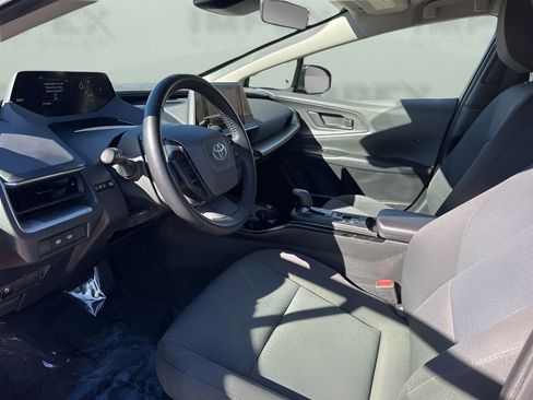 Used 2024 Toyota Prius LE image 9