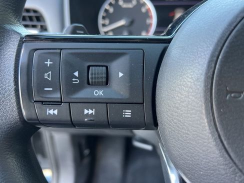 Used 2023 Nissan Rogue SV image 12