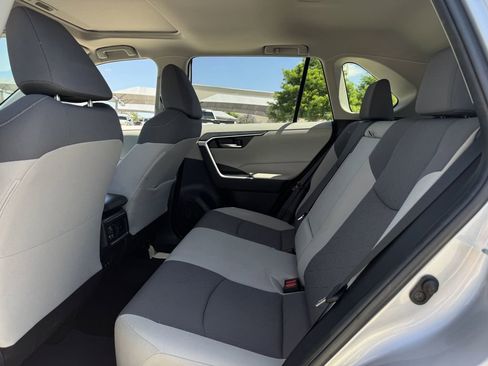 Used 2019 Toyota RAV4 XLE w/ Convenience Package FWD image 28