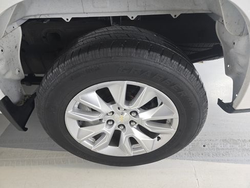 Used 2020 Chevrolet Silverado 1500 Custom w/ Custom Value Package image 12