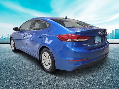 Used 2017 Hyundai Elantra SE image 4