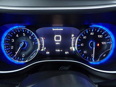 Used 2022 Chrysler Pacifica Touring-L image 26