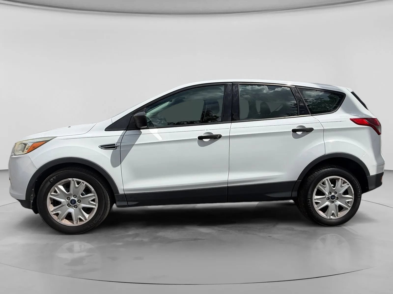 Used 2016 Ford Escape S FWD image 2