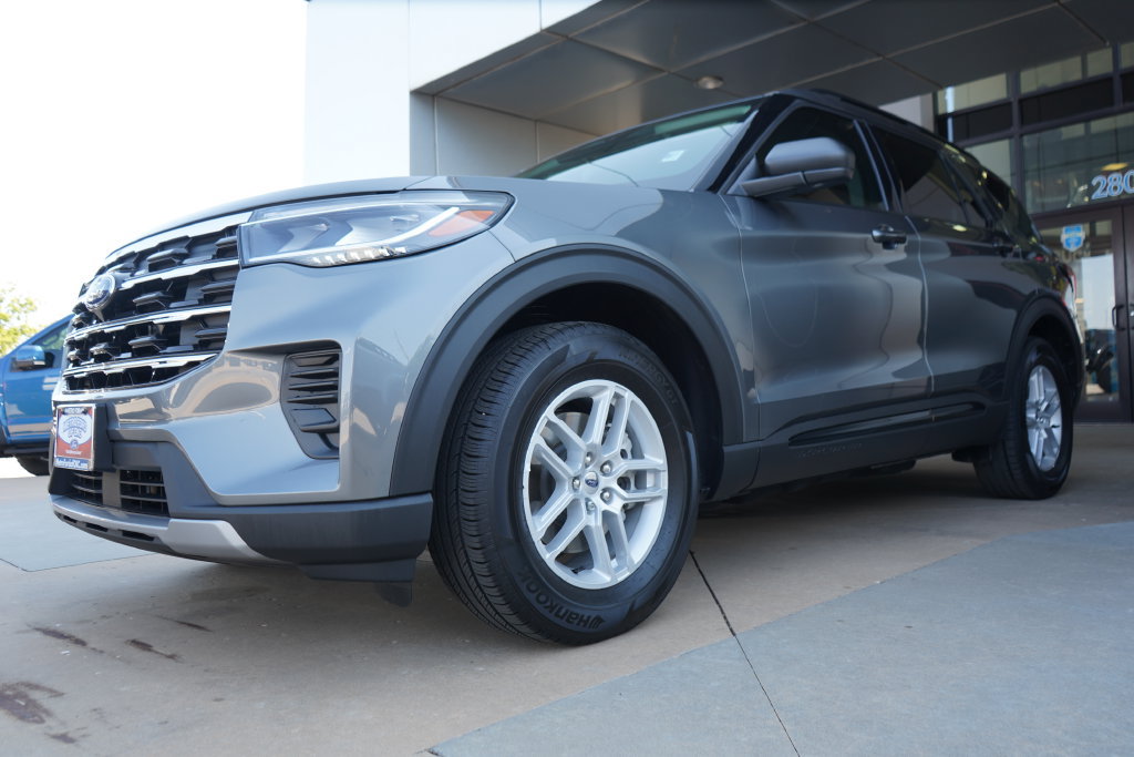 New 2026 Ford Explorer Active RWD image 5