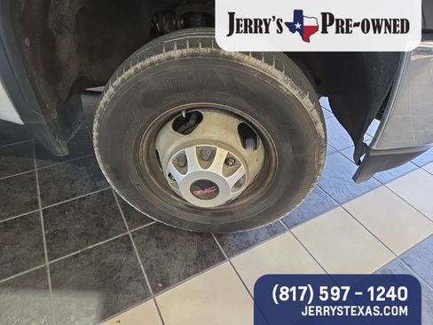 Used 2023 GMC Sierra 3500 Pro w/ Convenience Package image 4