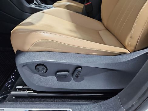 Certified 2022 Volkswagen Tiguan SE R-Line AWD/4WD image 17