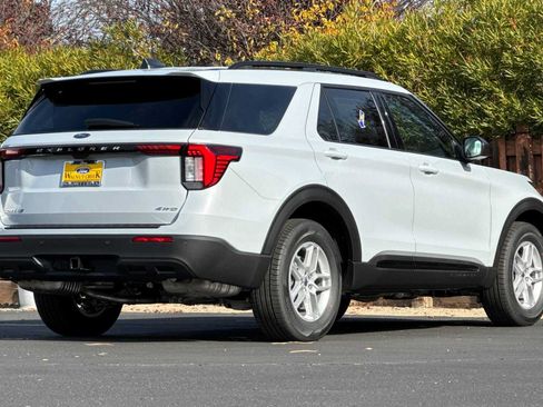 New 2026 Ford Explorer Active AWD/4WD image 4