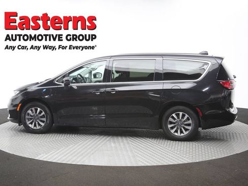 Used 2023 Chrysler Pacifica Touring-L FWD image 63