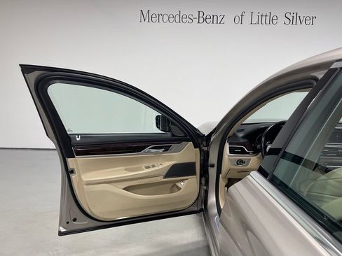 Used 2020 BMW 750i xDrive w/ Executive Package AWD/4WD image 17