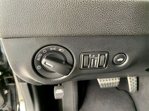 Used 2023 Dodge Charger R/T w/ Blacktop Package image 29