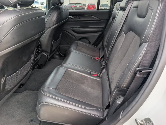 Used 2024 Jeep Grand Cherokee Altitude RWD image 25