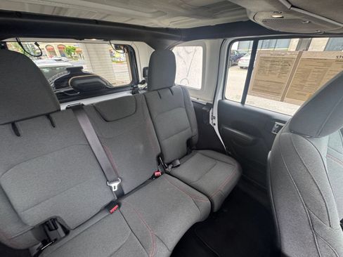 Used 2025 Jeep Wrangler Unlimited Rubicon AWD/4WD image 36