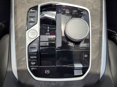 Used 2026 BMW X5 xDrive50e image 26