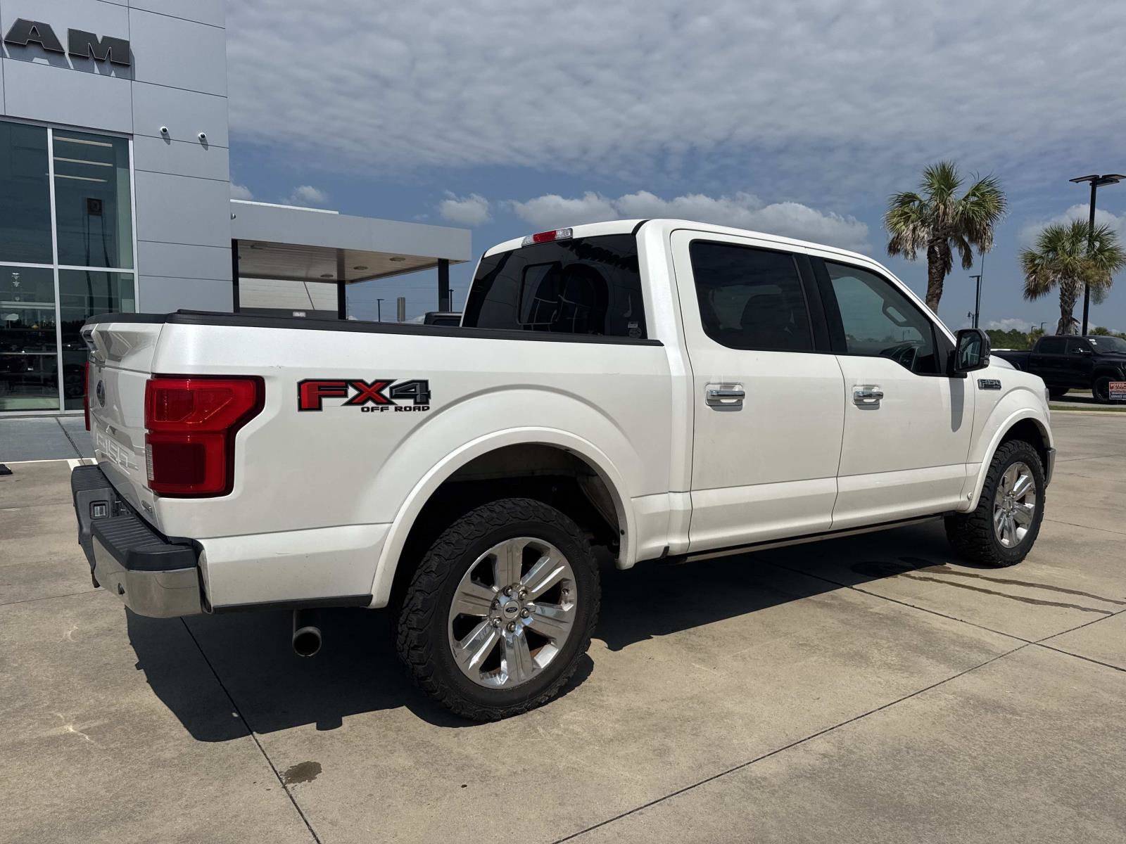 Used 2019 Ford F150 Lariat w/ Equipment Group 502A Luxury AWD/4WD image 7