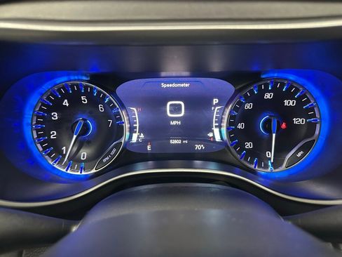 Used 2023 Chrysler Pacifica Touring-L image 23