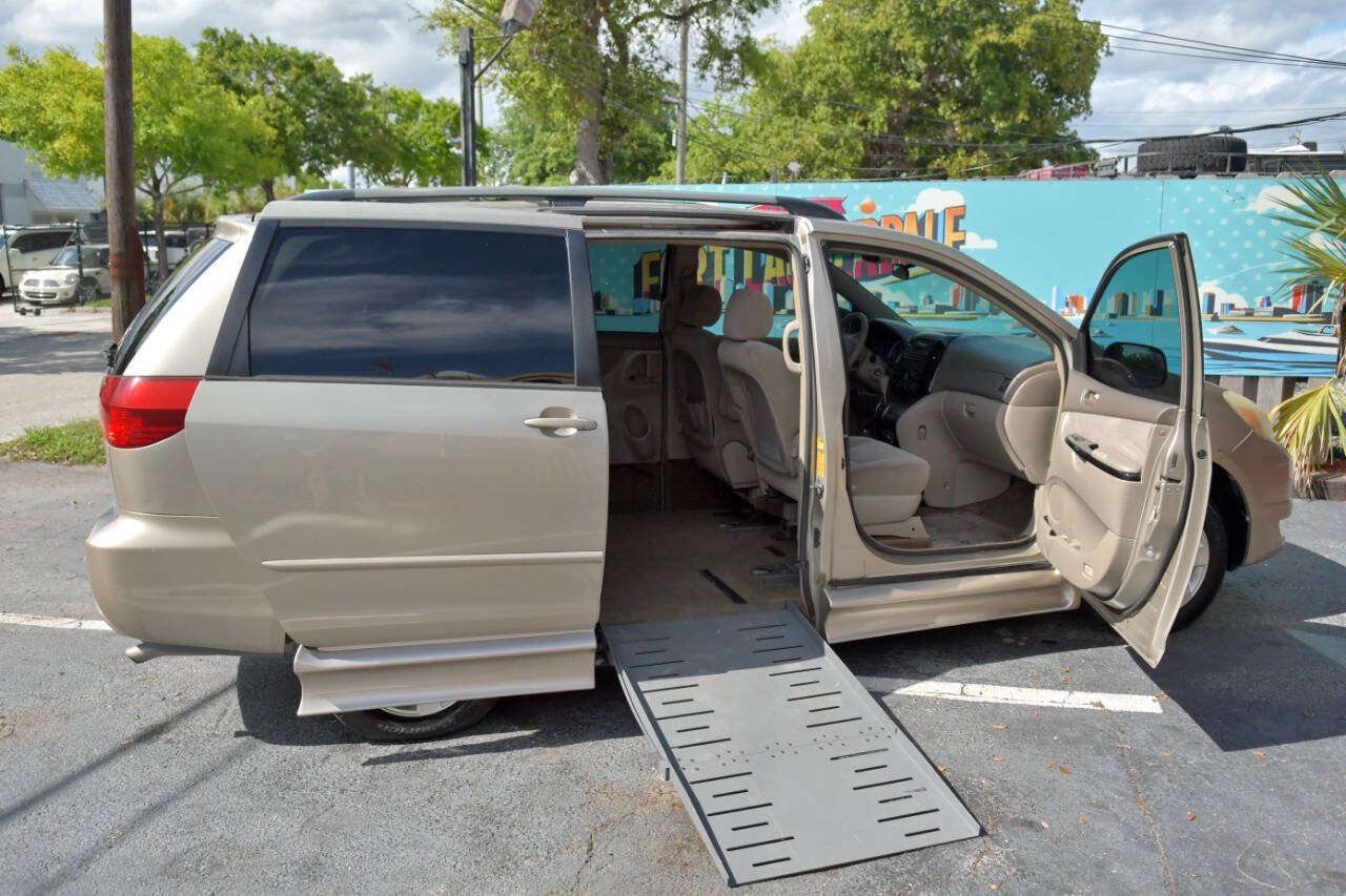 Used 2005 Toyota Sienna LE w/ Assistance Pkg 2 FWD image 1