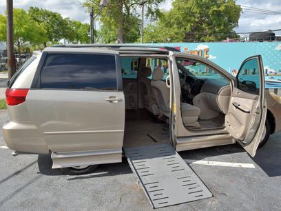 Used 2005 Toyota Sienna LE w/ Assistance Pkg 2
