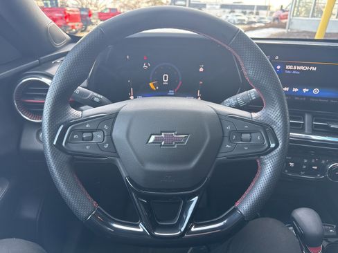 Used 2025 Chevrolet Trax RS w/ Sunroof Package image 20