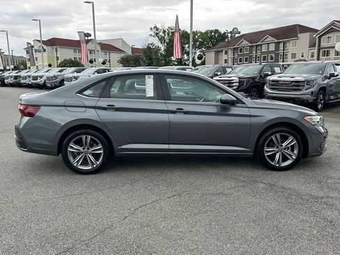 Used 2024 Volkswagen Jetta SE FWD image 8