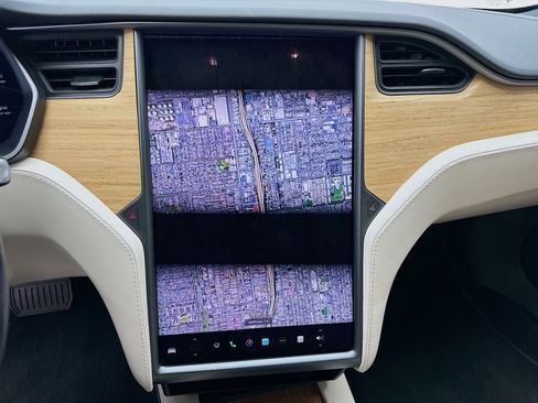 Used 2020 Tesla Model S Long Range Plus image 9