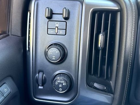 Used 2017 Chevrolet Silverado 1500 LTZ Z71 w/ LTZ Plus Package AWD/4WD image 33