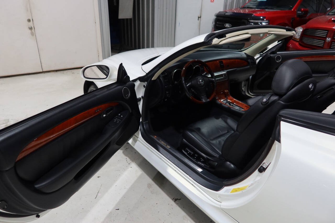 Used 2005 Lexus SC 430 Convertible RWD image 18