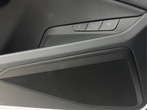 Used 2022 Audi e-tron Premium w/ Convenience Plus Package image 41