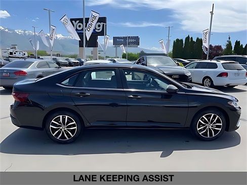 Used 2025 Volkswagen Jetta SE w/ Sunroof Package image 4