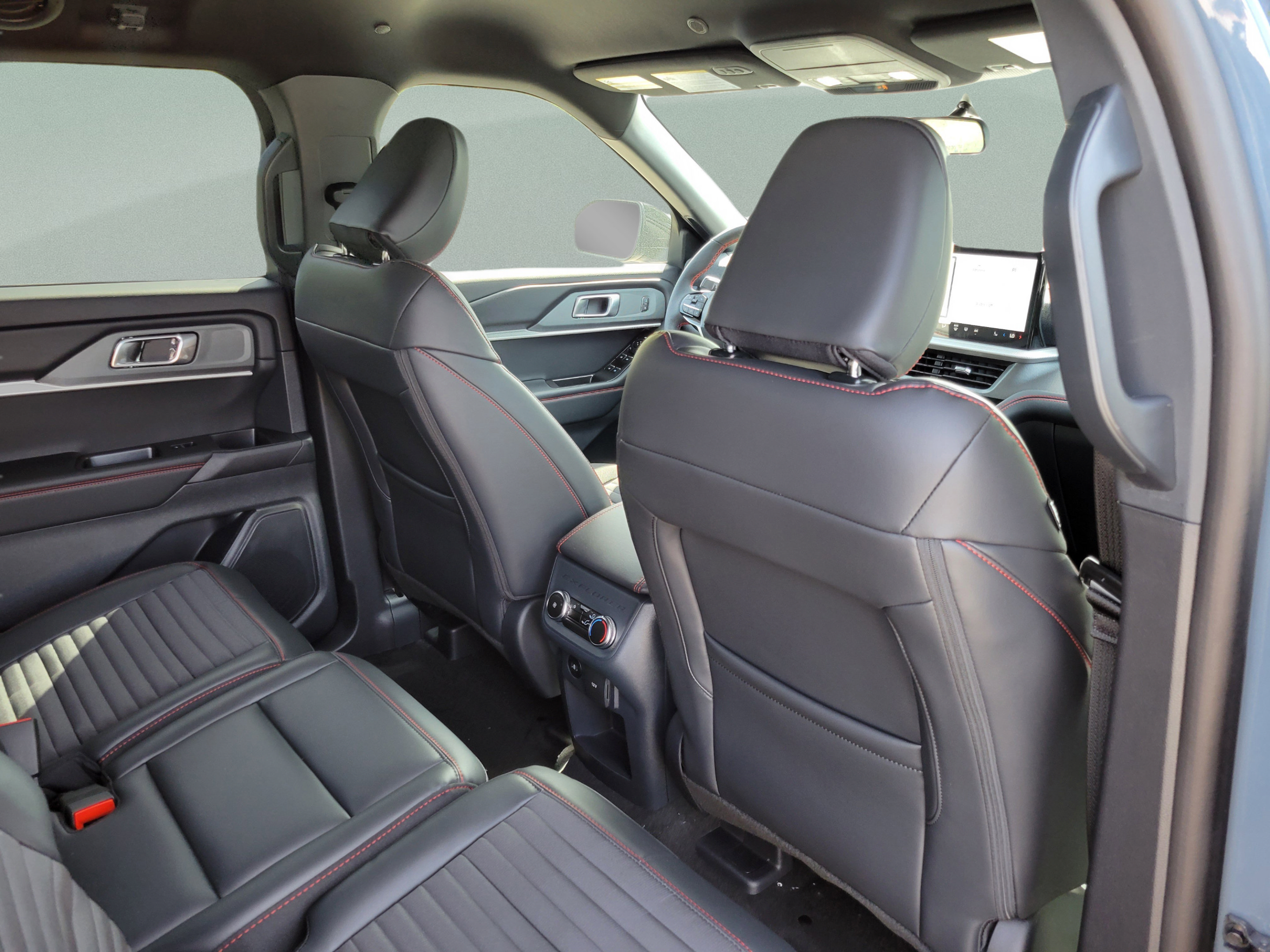 New 2026 Ford Explorer ST-Line w/ ST-Line Street Pack RWD image 27