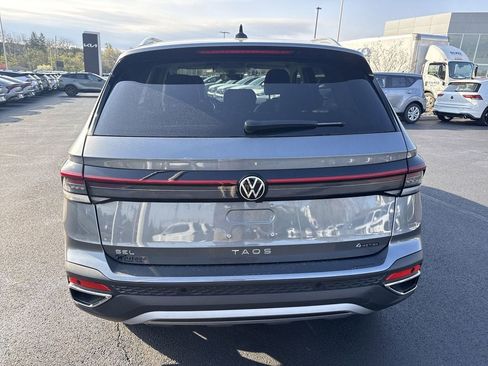 New 2025 Volkswagen Taos SEL image 5