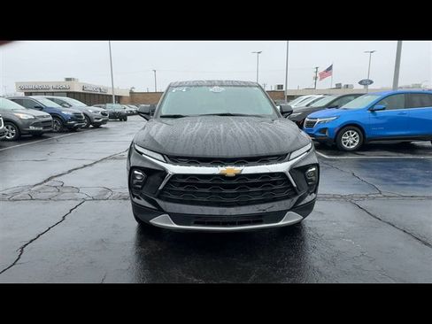 Used 2024 Chevrolet Blazer LT image 3