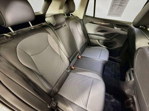 Used 2025 Volkswagen Tiguan SE w/ Panoramic Sunroof Package AWD/4WD image 25