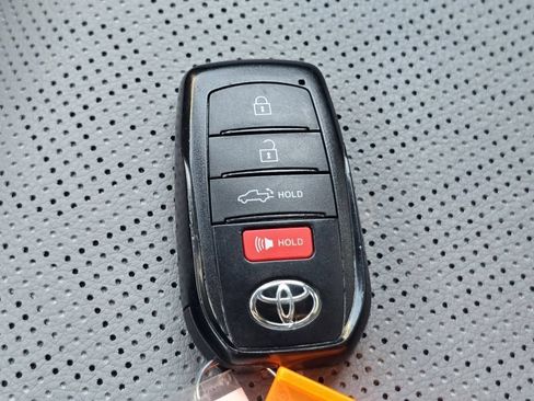 Used 2025 Toyota Tundra Limited AWD/4WD image 35