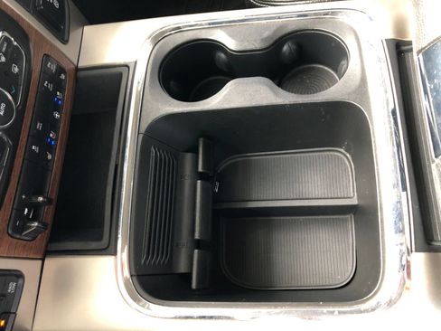 Used 2017 RAM 1500 Laramie w/ Convenience Group AWD/4WD image 24