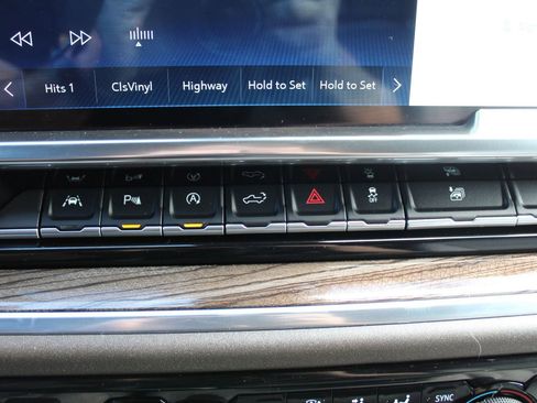 Used 2022 Chevrolet Silverado 1500 LT w/ Safety Package AWD/4WD image 20
