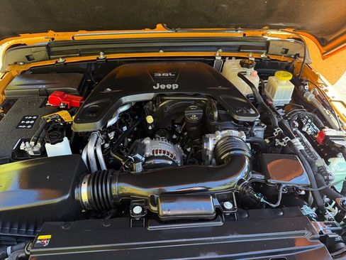 Used 2021 Jeep Gladiator Sport image 10