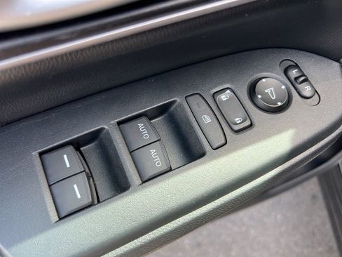 Used 2017 Honda CR-V Touring image 9
