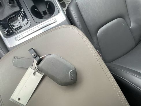 Certified 2025 Kia Carnival EX FWD image 31