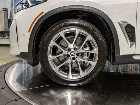 Used 2025 BMW X5 xDrive40i w/ Premium Package AWD/4WD image 7