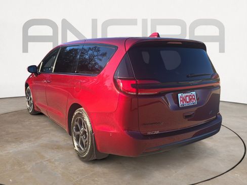 Certified 2022 Chrysler Pacifica Limited w/ Uconnect Theater Family Group image 8