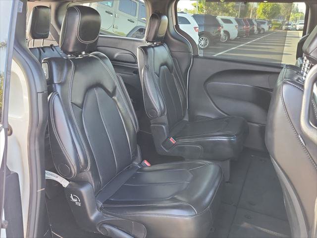 Certified 2025 Chrysler Pacifica Select FWD image 20
