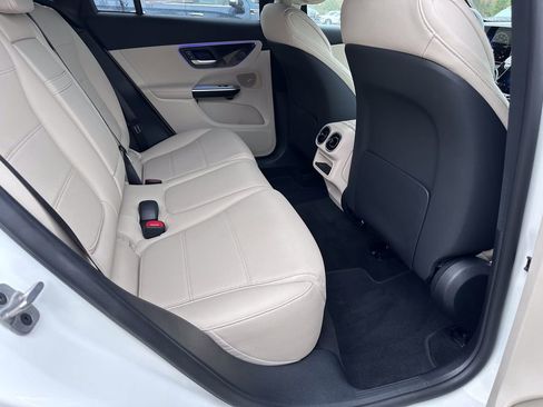 Used 2025 Mercedes-Benz GLC 300 GLC 300 image 32