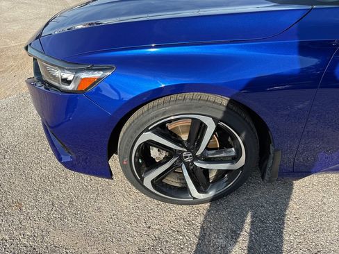 Used 2022 Honda Accord Sport image 9