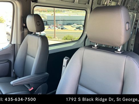 Used 2025 Mercedes-Benz Sprinter 2500 image 16