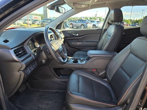 Used 2022 GMC Acadia AT4 w/ Technology Package AWD/4WD image 8