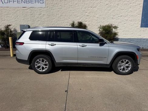 Used 2022 Jeep Grand Cherokee L Limited AWD/4WD image 2