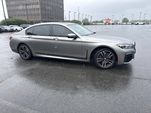 Used 2022 BMW 750i xDrive w/ M Sport Package AWD/4WD image 3