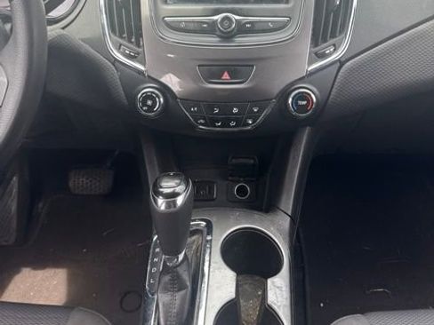 Used 2019 Chevrolet Cruze LS FWD image 11